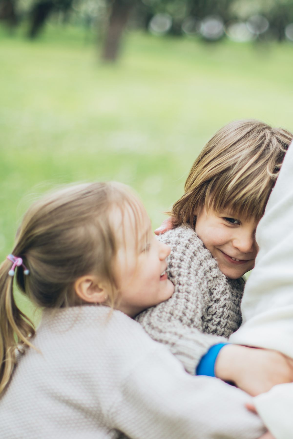 Two children embracing outdoors.